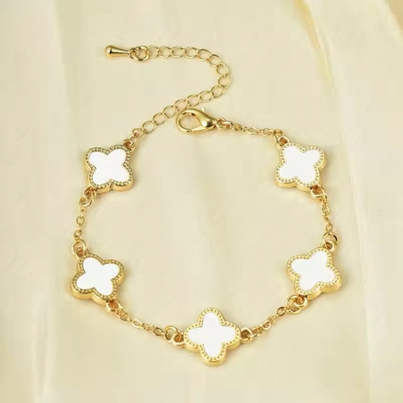 Jewelry - Clover bracelet